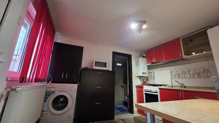 Garsoniera de inchiriat, la curte - 4