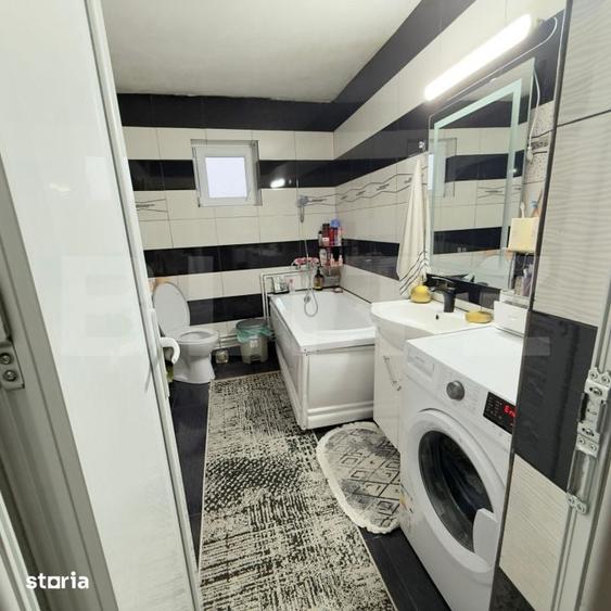 Casă cu 9 camere cu Teren 1860 Mp în Scoarța