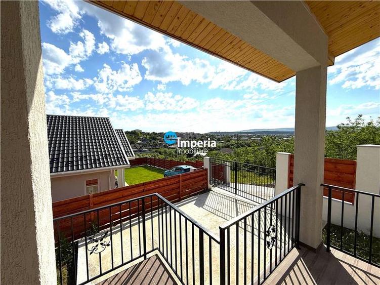 Apartament cu 4 camere decomandat în Valea Adâncă
