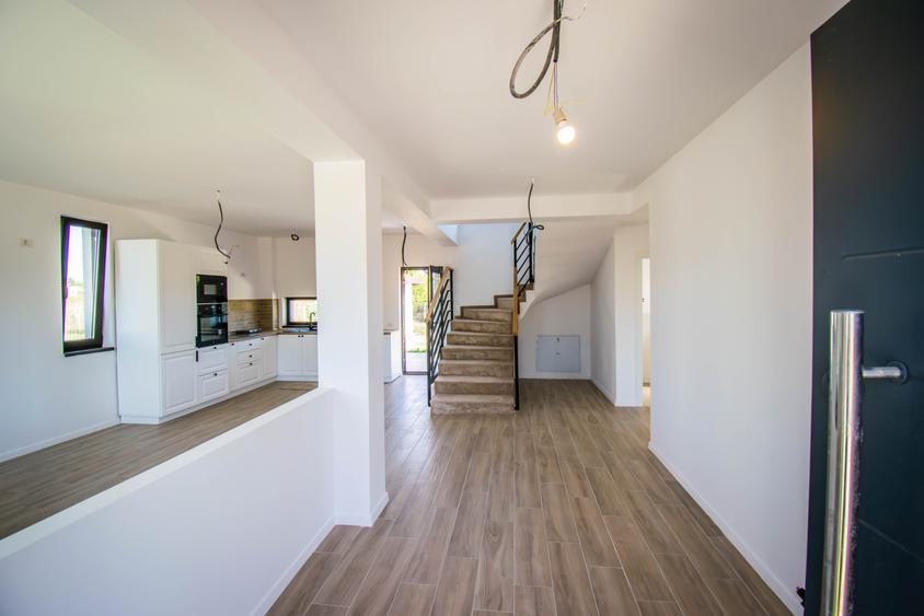 Vila verde disponibila, panouri, pompa de caldura, intretinere - 500ron/luna - 12