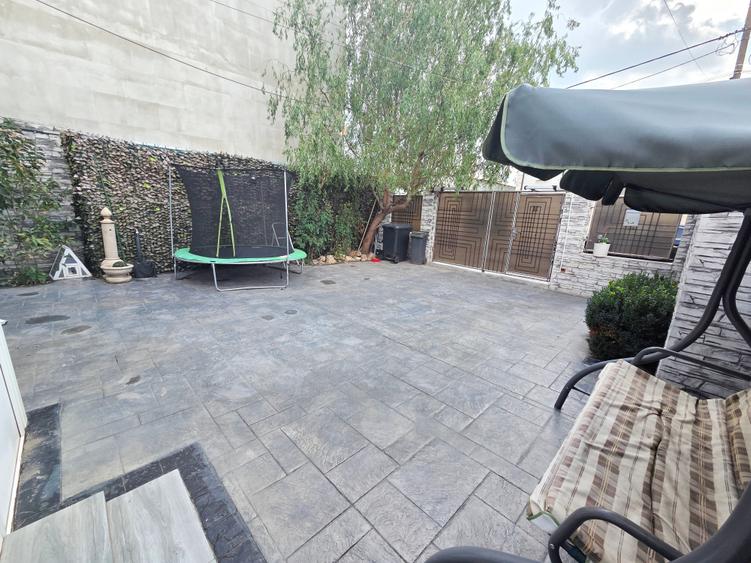 Voluntari, Andronache, vila P+1+M renovata, curte amenajata - 27