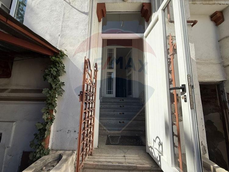 DE INCHIRIAT: Casa/Vila spatioasa  8 camere  Zona Gara de Nord - 2