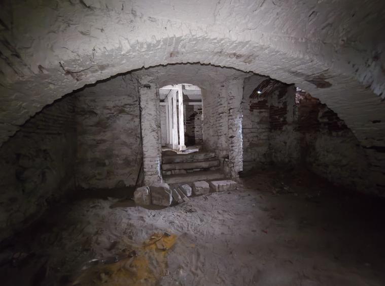 DE VÂNZARE — Spațiu/apartament  la demisol, în centrul orașului - 3