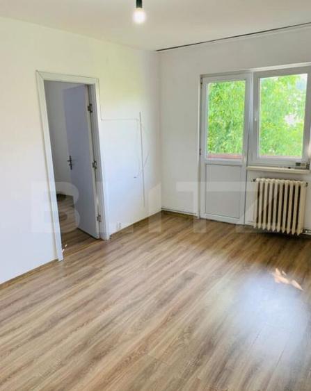 Apartament de vanzare, cu doua camere, 37 mp, zona Dambu P - 6