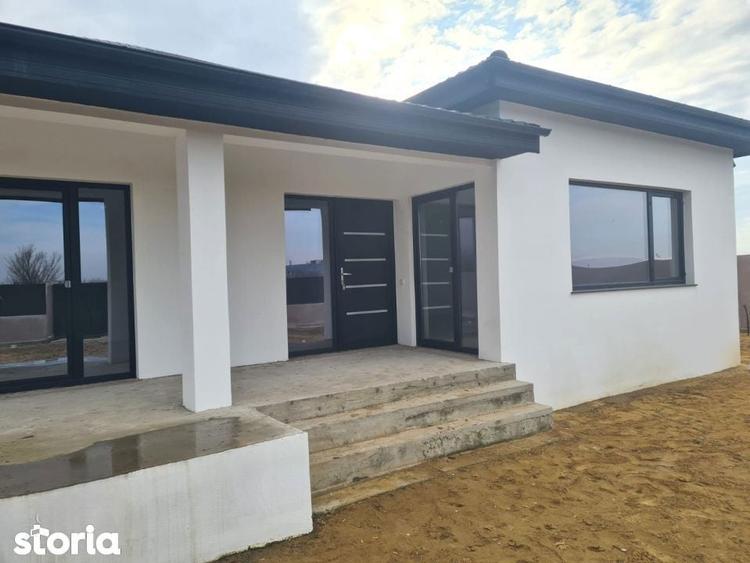Casa parter, constructie solida, teren generos Carcea, zona Metro - 1