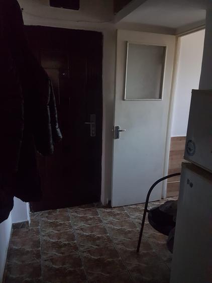 Apartament doua camere, nedecomandat, etaj trei, CT, termopan, balcon, geam baie - 9