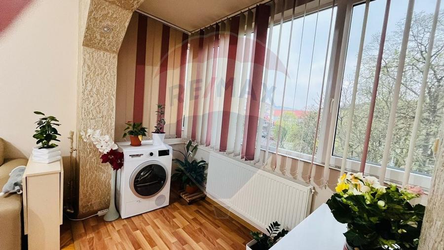 Apartament cu 3 camere de vânzare în zona Rogerius - 4