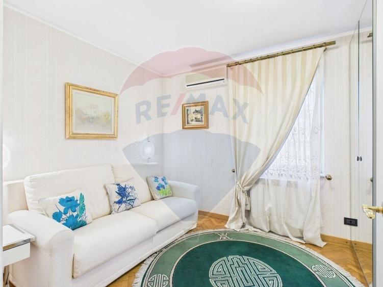 Vilă spectaculoasă în Balotești, curte 5000 mp si piscina interioara - 23