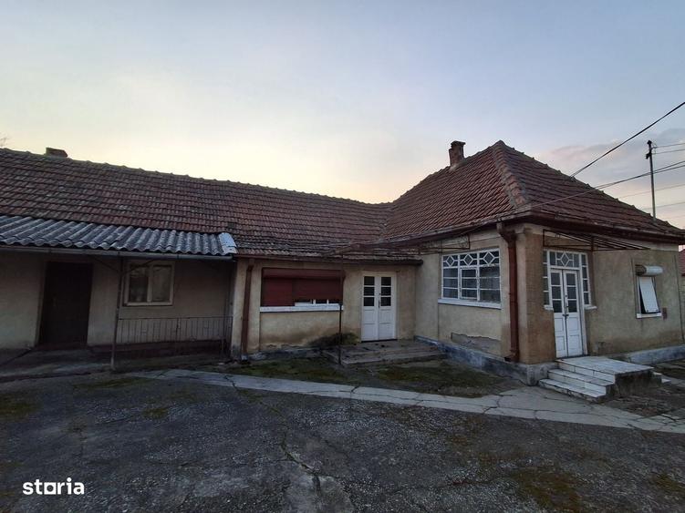 Casă cu 4 camere cu Teren 1440 Mp în Vetiș