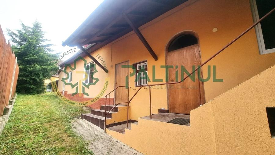 Casă de vânzare în Cisnădioara, curte mare și vedere spre munte - 2