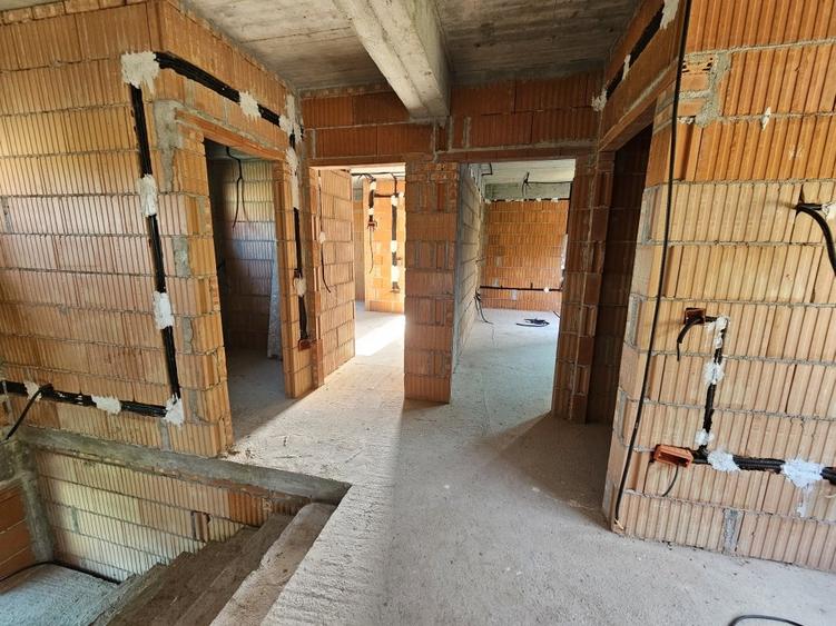 Casa Babana,  170mp + terase + subsol, inconjurata de padure, direct proprietar - 11