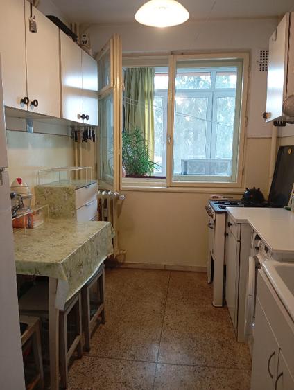 Direct proprietar Apartament 2 camere decomandate, bd. Al.. Obregia, et. 2/9 - 6