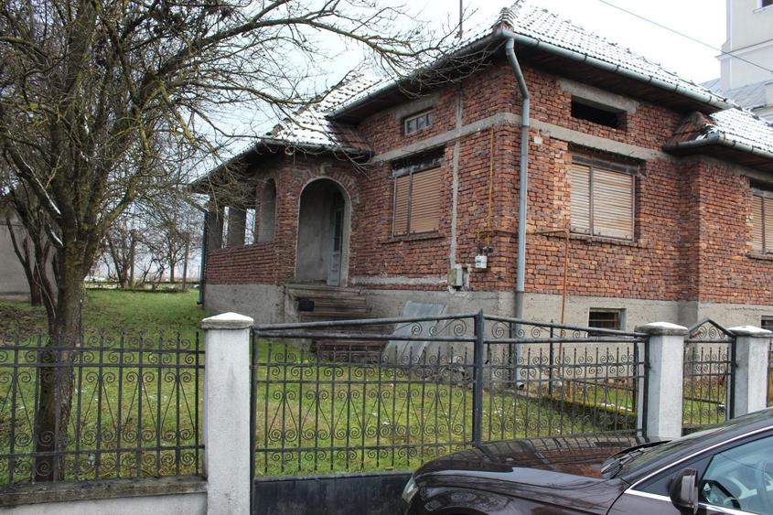 Casă cu 3 camere în Lăpuș