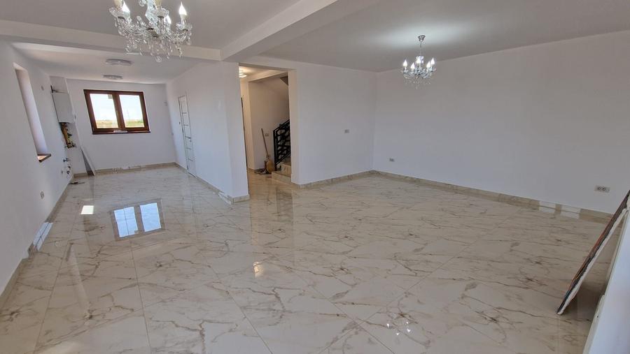 De vanzare 1/2 Duplex Sacalaz - 2