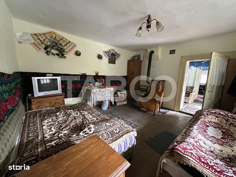 Casa cu gradina 3 camere anexe gospodaresti 5702 mp teren in Gura Vaii - 6