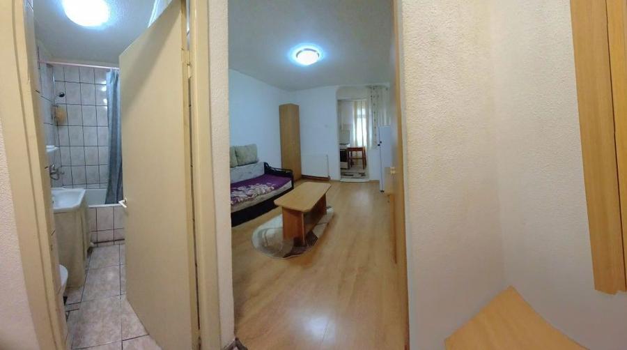 Inchiriez garsoniera Tractorul - 2