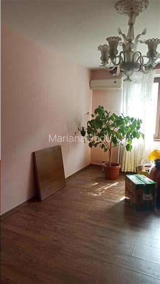 Apartament cu 3 camere semidecomandat în Basarabia Apartament cu 3 camere semidecomandat în Basarabia