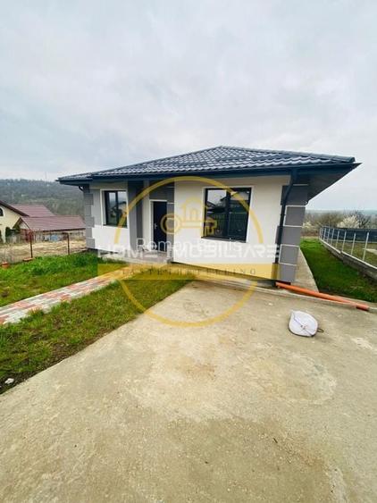 Casa/4 Camere/104mp/ 2 Locuri de Parcare + Beci/zona 5 Drumuri Valea Adanca!