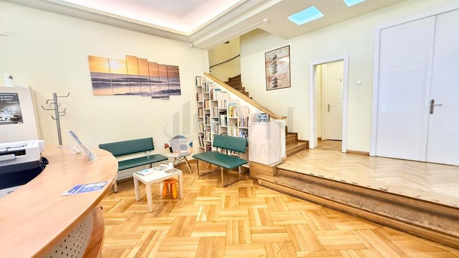 Casă individuală cu 14 camere în Capitale