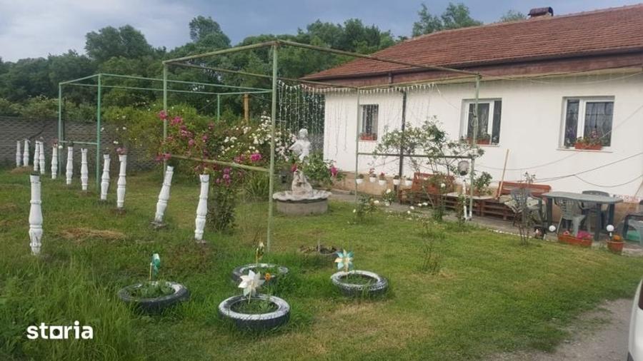 Casă cu 3 camere cu Teren 120 Mp în Băcia