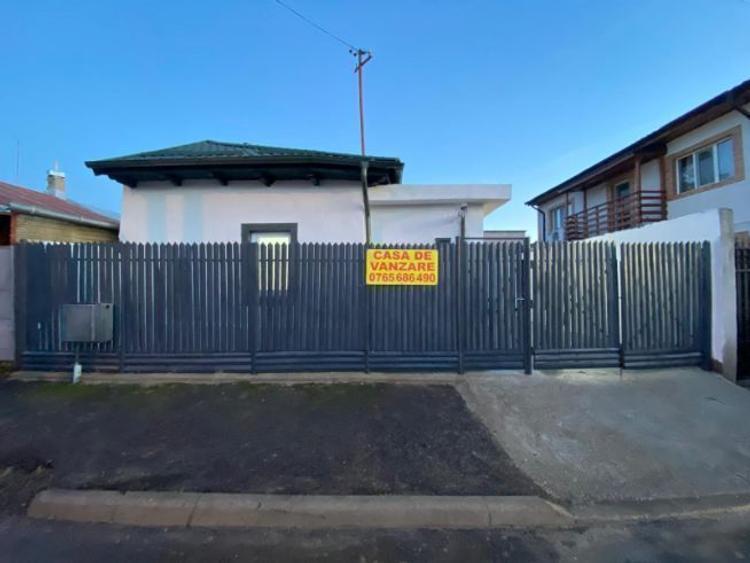 Casă la curte 260mp de vânzare Excelentă   Sălaj Bachus Sector 5  - 2