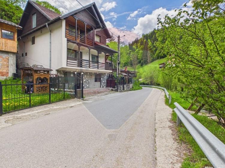 Pensiune/casa montană 9 camere în Dâmbovicioara, comision 0% - 1