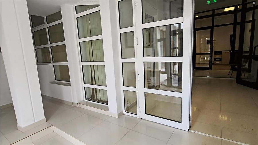 Spatiu de Birouri 180 mp Suceava Zona Metro De Vanzare - 1