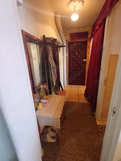 De vanzare apartament cu 2 camere, in zona Roman Voda, curata, spatios 29.900euro - 3