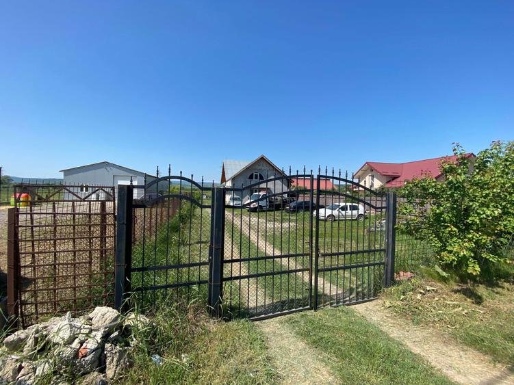 Casa+teren 2500mp - 1