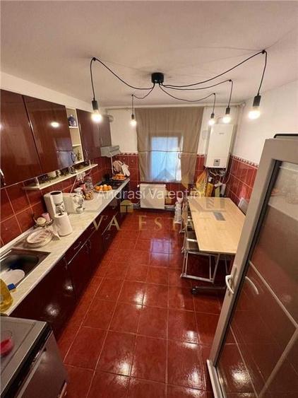 Apartament 3 camere, decomandat, 65 mp + centrala - Zona Mircea cel Batran Apartament 3 camere, decomandat, 65 mp + centrala - Zona Mircea cel Batran