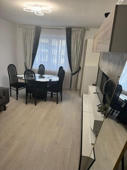 Vand apartament 3 camere urgent - 1