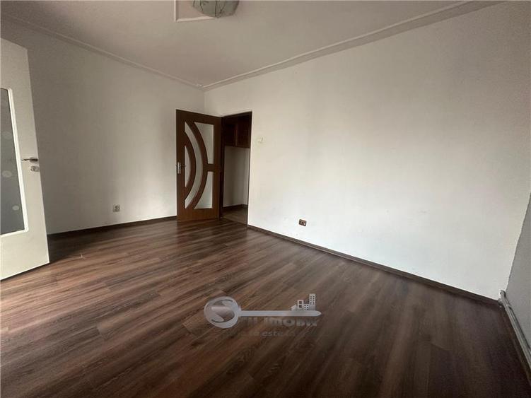 APARTAMENT 2 CAM DECOMANDAT PODU DE FIER ETAJ INTERMEDIAR - 4