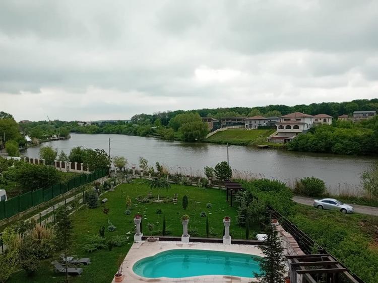 De vanzare vila exceptionala in stil Neo Romanesc cu vedere la lac si padure - 2