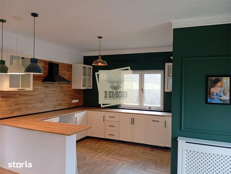 Casă cu 5 camere cu Teren 800 Mp în Sadu