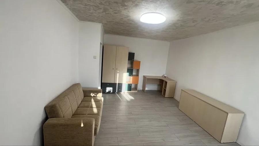 Garsonieră decomandată în Mihai Bravu