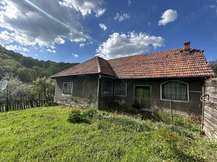 Casa ?i teren de vanzare - 1