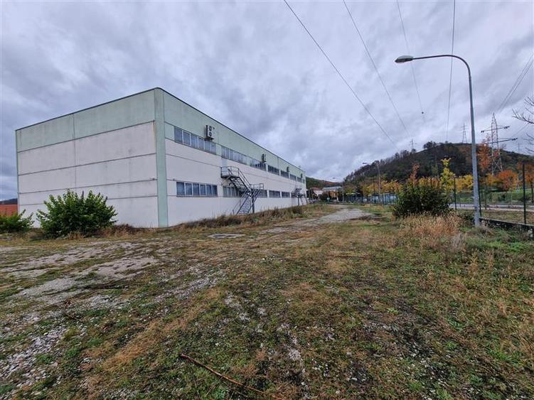 Resita CHIRIE Constructie tip hala 2 nivele 3298 Mp cu teren 6695 Mp - 2