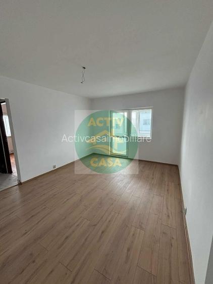 Apartament 2 camere, 2 balcoane, zona Roman Voda Apartament 2 camere, 2 balcoane, zona Roman Voda