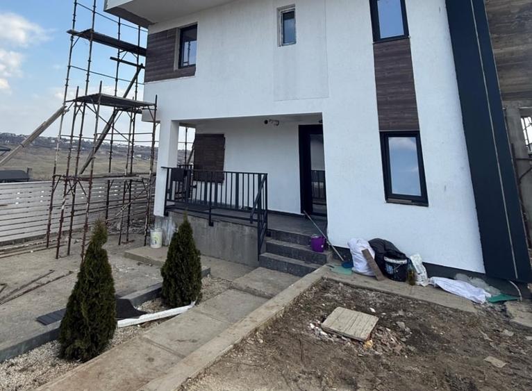 3 camere - Rediu - 71 mp + gradina 35 mp - parcare - 106000 euro - 4