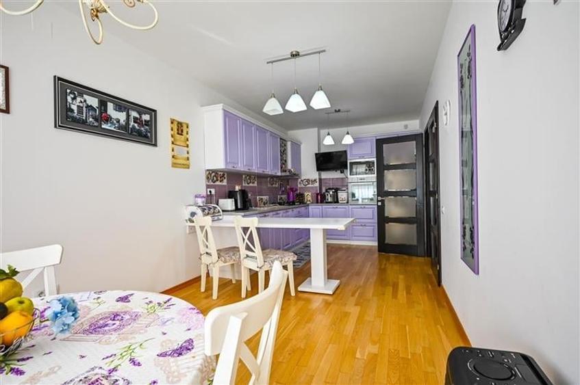 Resedinta distincta, mobilata cu rafinament, pe 1.000 mp teren, Central, Sacele, - 30