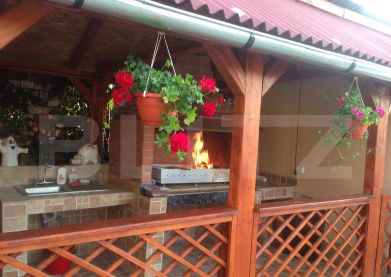 Pensiune turistica + casa de locuit, 315 mp, teren 761 mp, z - 3