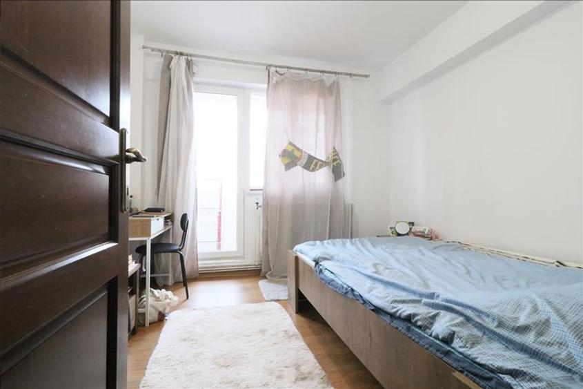 Apartament cu 4 camere semidecomandat în Tătărași