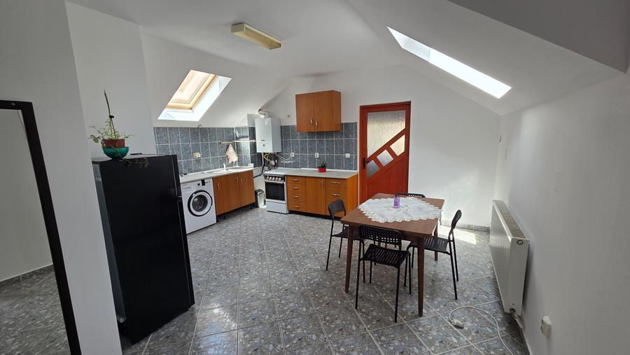 Închiriez apartament la casă în cartierul Între Lacuri - 1