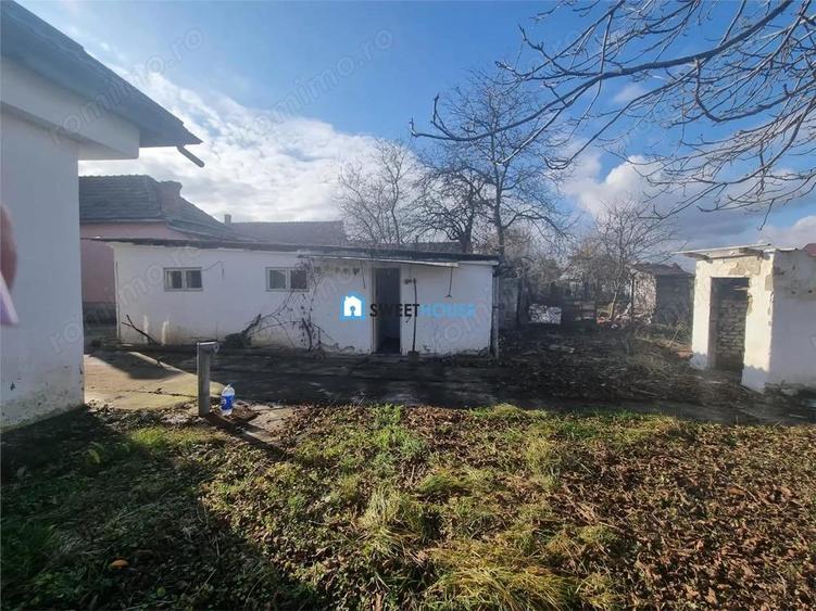 Casa de vanzare cu 4 camere si anexe in Fagaras. - 17