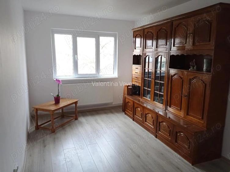 Apartament renovat, 3 camere, semidecomandat, etaj 3, zona Micro 20 Apartament renovat, 3 camere, semidecomandat, etaj 3, zona Micro 20