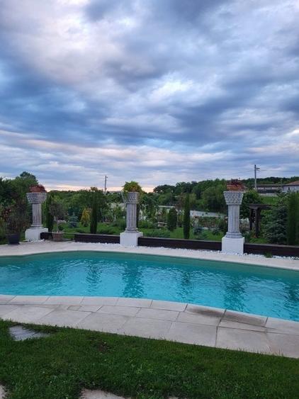 Reședință de colecție pe malul lacului/ Arhitectură neoromânească 2051 mp, teren - 17