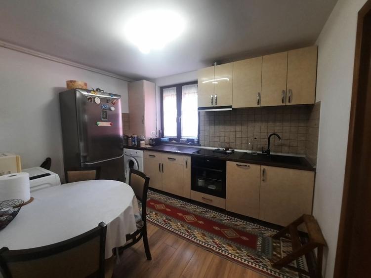 Apartament cu 3 camere în Mărăței