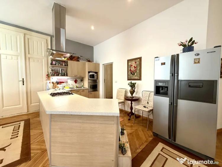 Apartament cu 4 camere semidecomandat, mobilat în Central