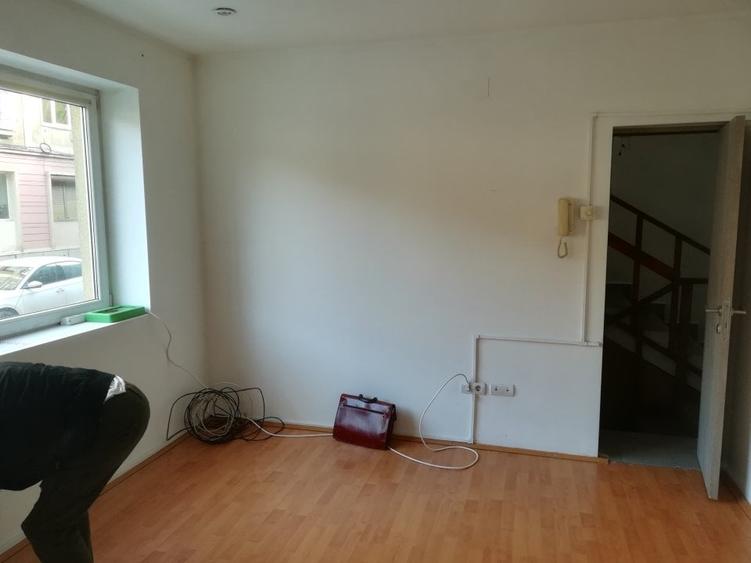 central, casa cu 10 spatii, 3 bai, parter plus 2 etaje, - 3