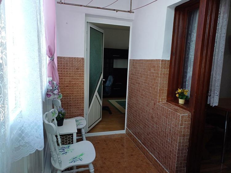 Vand apartament 3 camere et 3/4 Mangalia str Rozelor nr 13 decomandat renovat mobilat aproape de plaja gara si statiunea Saturn vedere la mare - 2